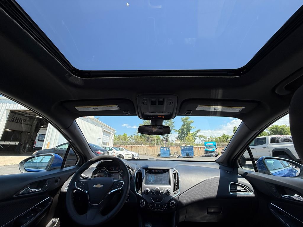 Used 2018 Chevrolet Cruze LT w/ Sun And Sound Package FWD image 22