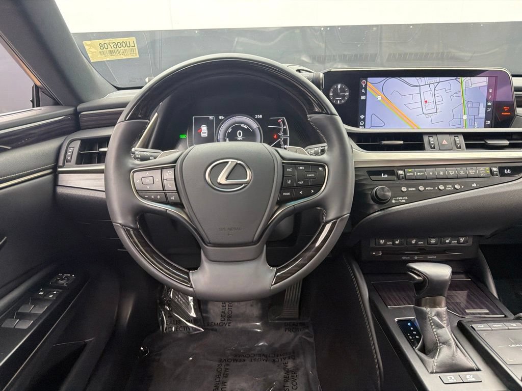 Used 2020 Lexus ES 300h w/ Luxury Package FWD image 9
