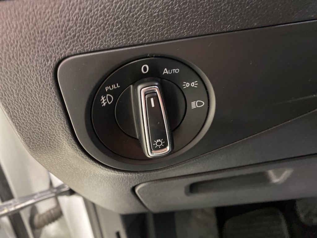 Used 2018 Volkswagen Tiguan SEL w/ 3rd Row Seat Package image 37