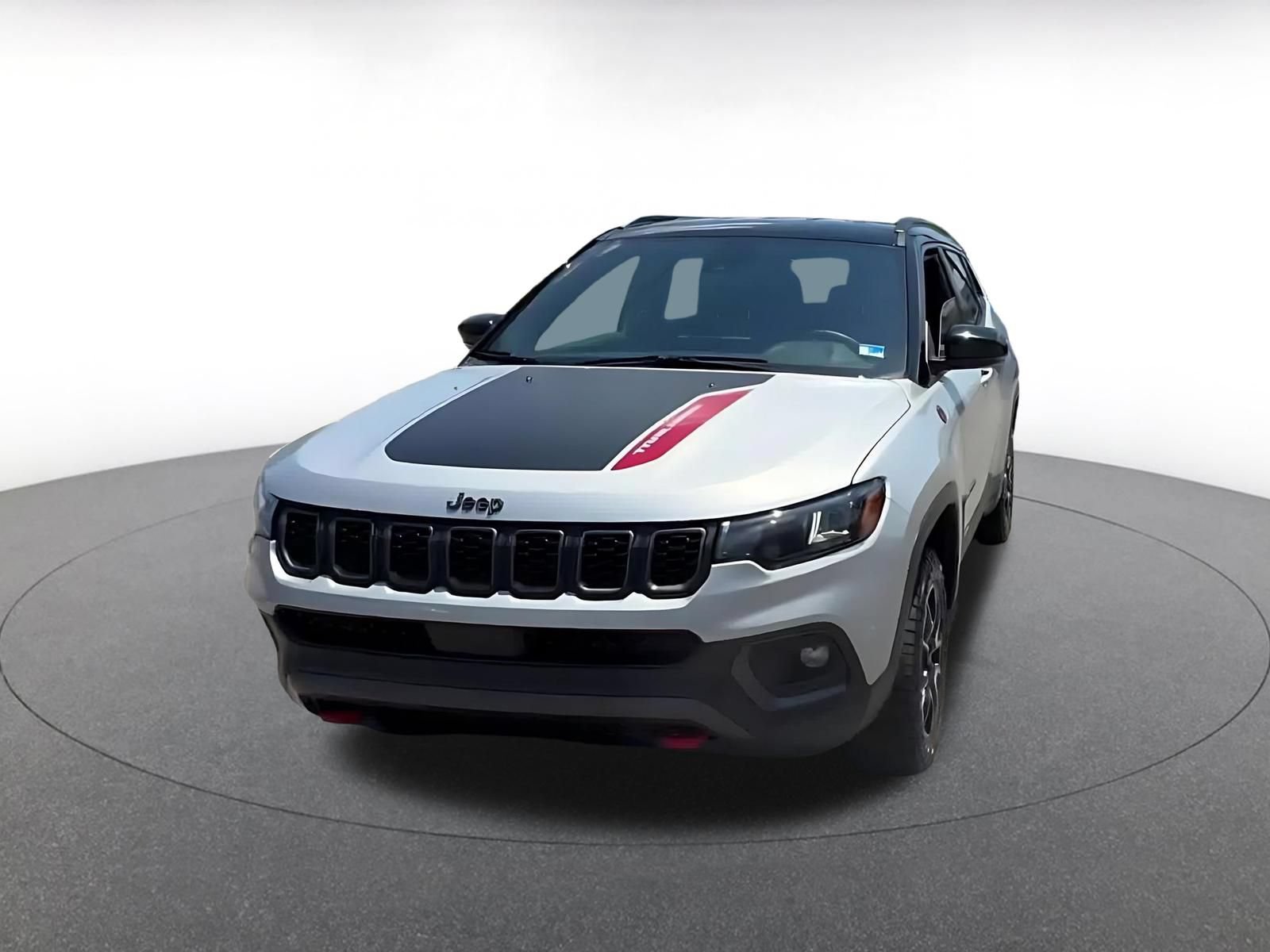 Used 2025 Jeep Compass Trailhawk AWD/4WD image 4