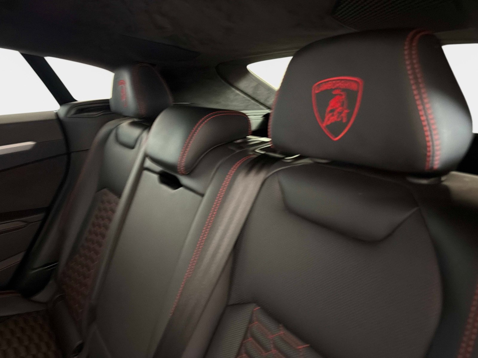 Used 2019 Lamborghini Urus AWD/4WD image 32