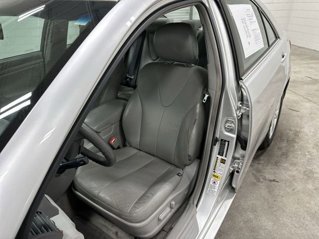 Used 2010 Toyota Camry LE FWD image 13