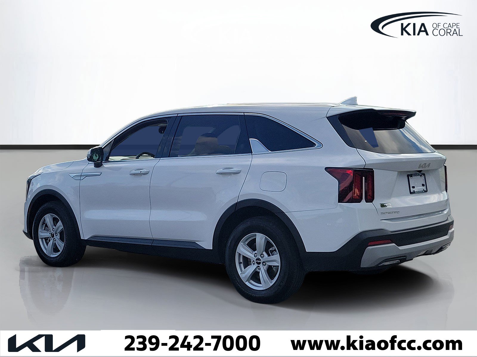 Used 2025 Kia Sorento LX FWD image 4