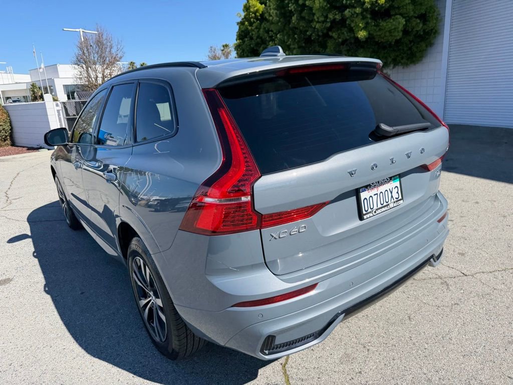 Used 2024 Volvo XC60 B5 Core image 4