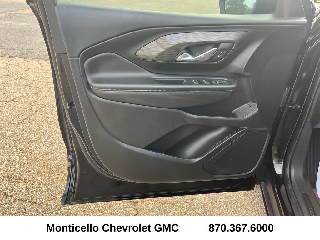Used 2024 GMC Terrain SLE w/ Driver Convenience Package FWD image 10