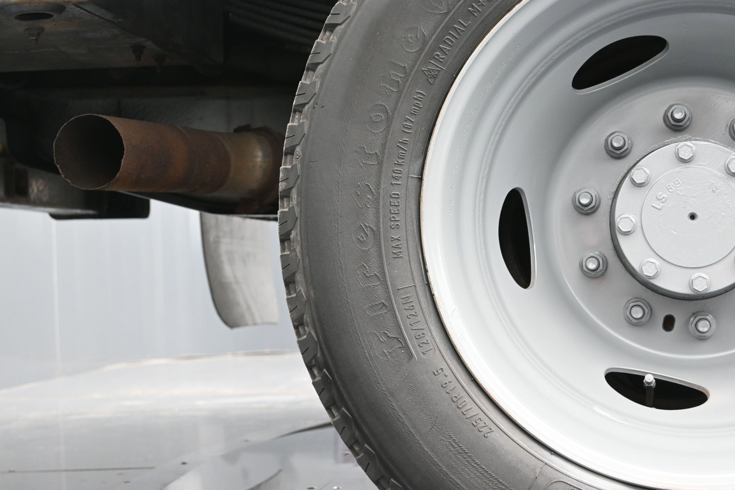 Used 2009 Ford F550 2WD Regular Cab Super Duty image 30