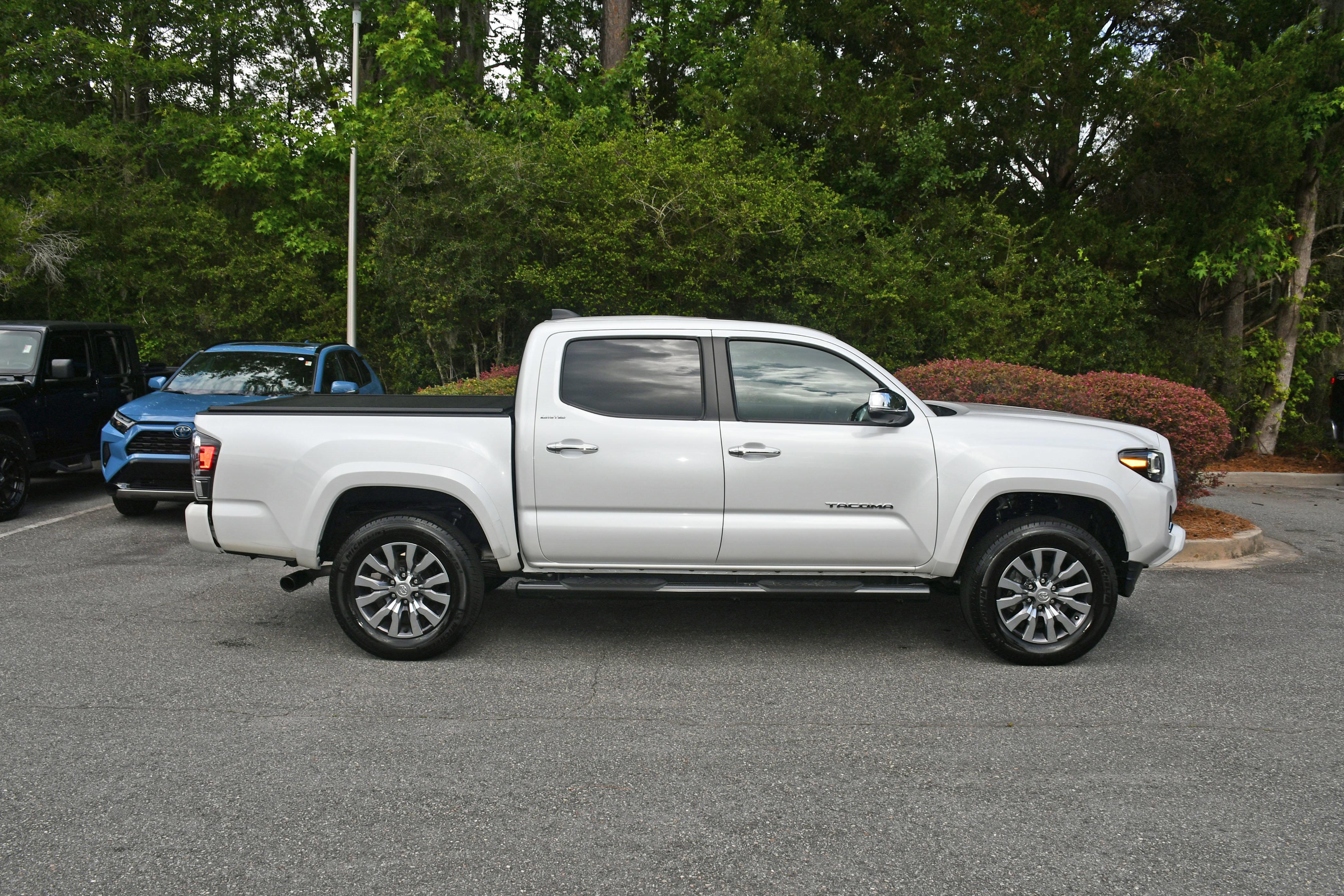 Certified 2023 Toyota Tacoma Limited AWD/4WD image 5