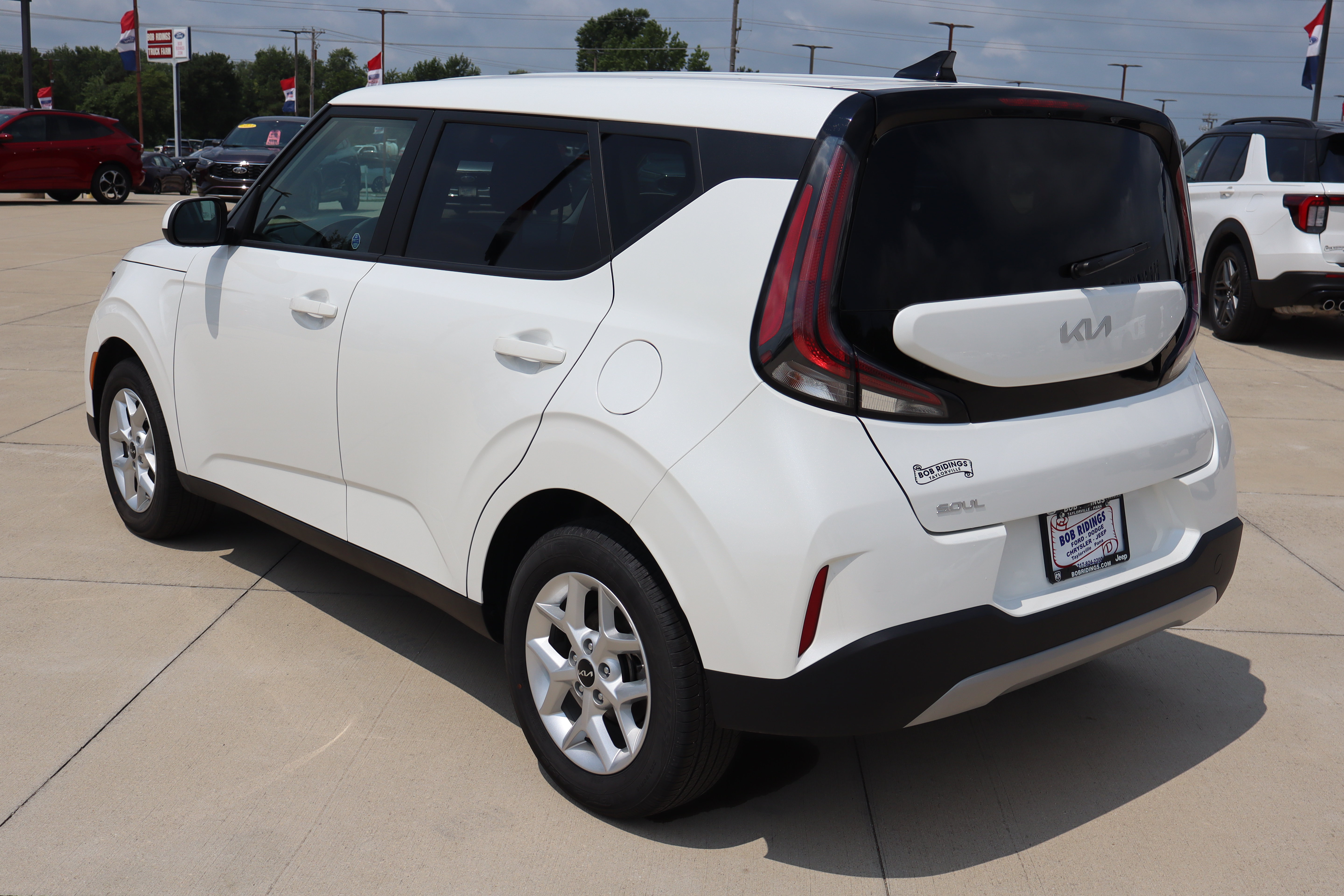 Used 2025 Kia Soul LX w/ LX Technology Package FWD image 7