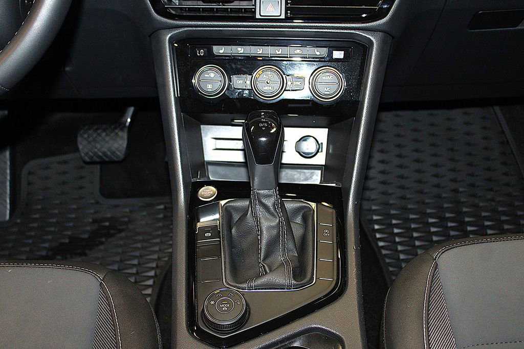 Used 2024 Volkswagen Taos SE AWD/4WD image 23