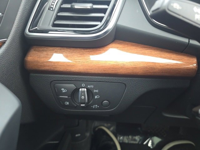 Used 2023 Audi Q5 2.0T Premium Plus w/ Premium Plus Package image 19