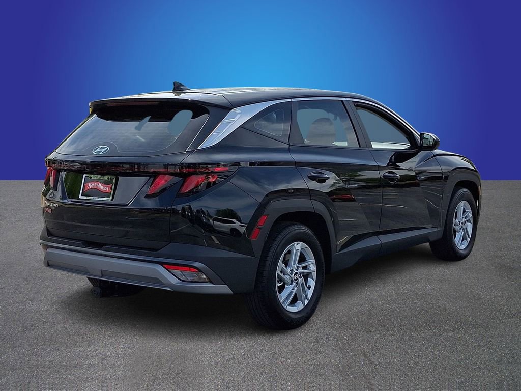 Used 2025 Hyundai Tucson SE image 4