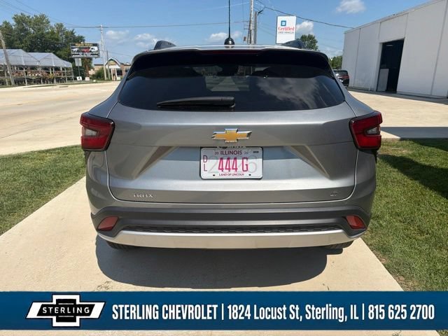 Used 2025 Chevrolet Trax LT FWD image 4