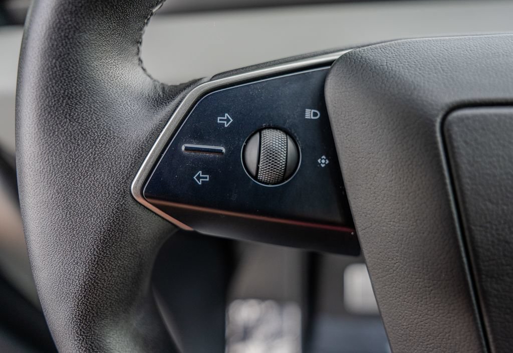 Used 2025 Tesla Cybertruck AWD Crew Cab image 6