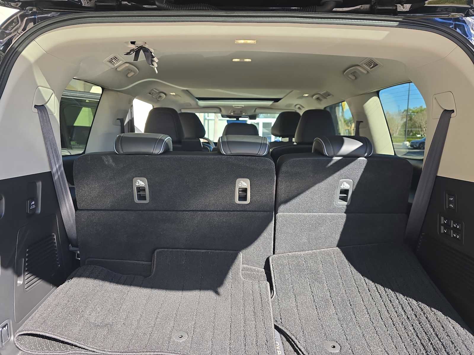 Certified 2025 INFINITI QX80 Sensory image 27
