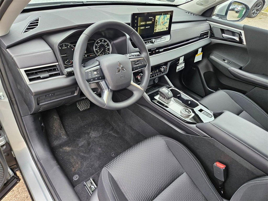 New 2025 Mitsubishi Outlander ES image 11
