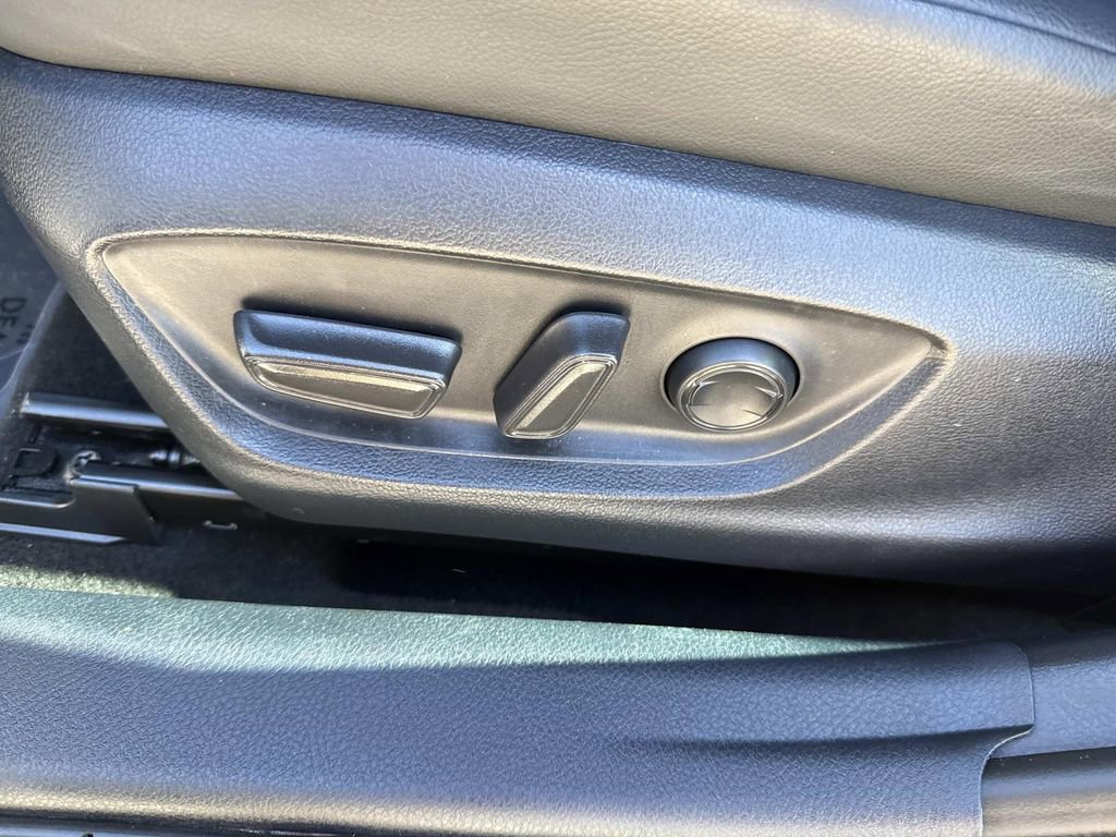 Used 2024 Toyota Camry SE image 25