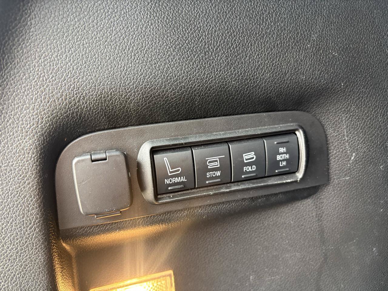 Used 2018 Ford Explorer Platinum AWD/4WD image 34