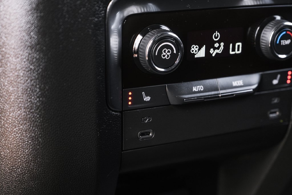 Used 2026 Chevrolet Suburban Premier RWD image 31
