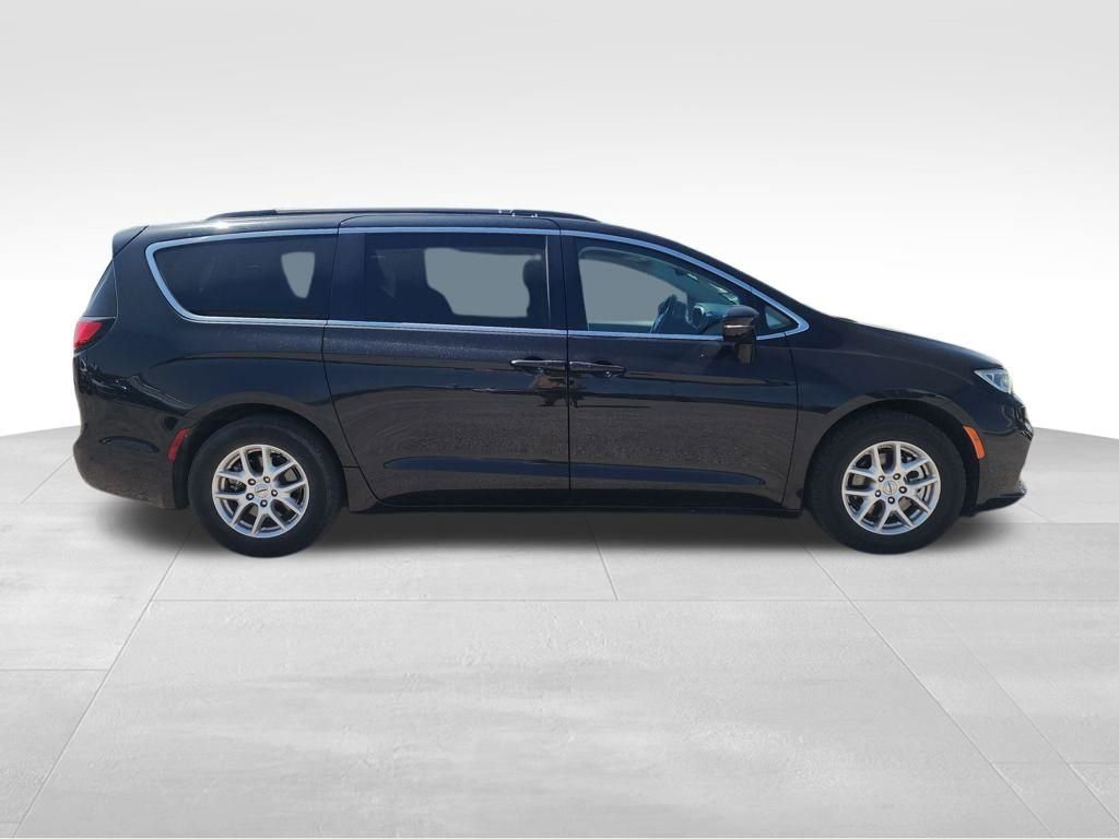 Used 2022 Chrysler Pacifica Touring-L image 9