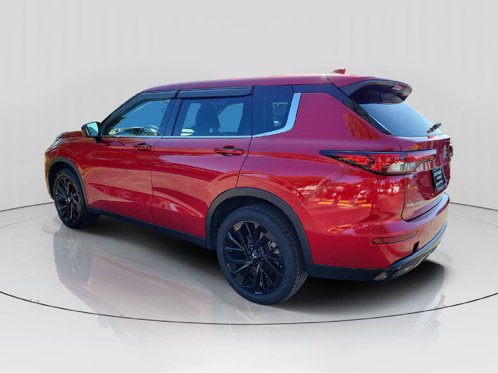 Used 2023 Mitsubishi Outlander SE Black Edition FWD image 5