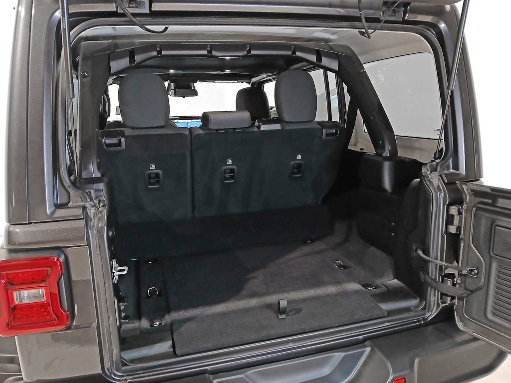 Used 2025 Jeep Wrangler Unlimited Sahara image 8