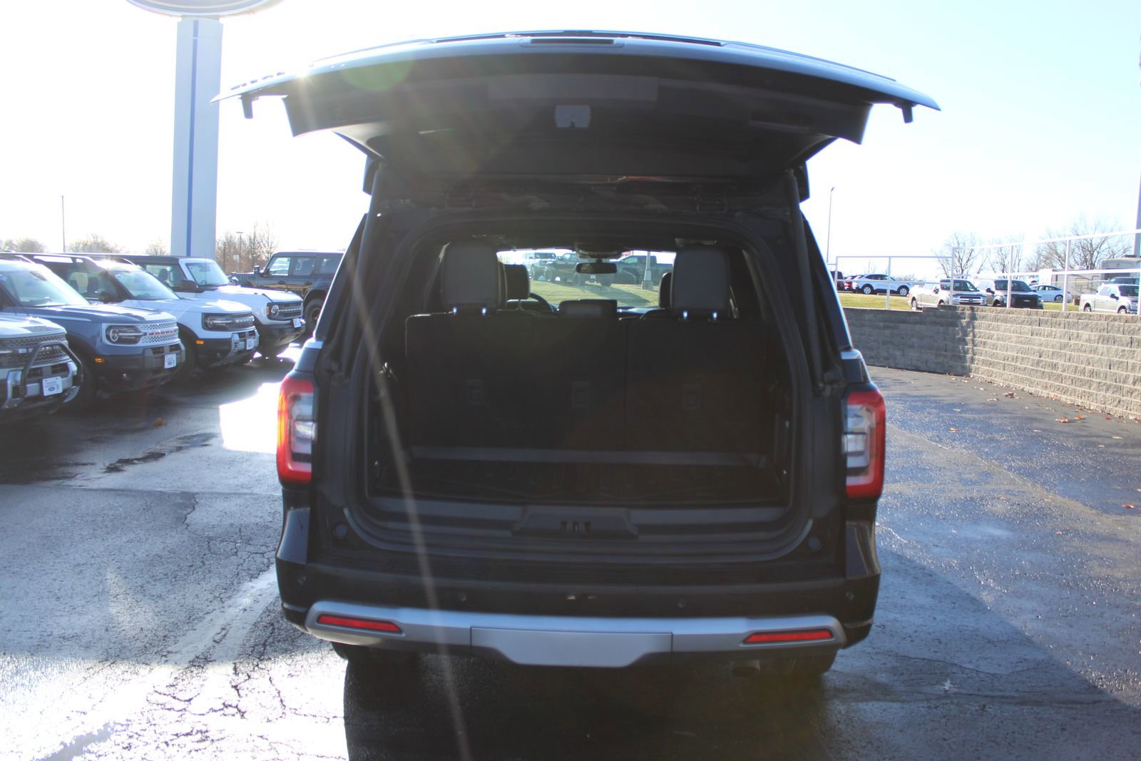 Used 2023 Ford Expedition Platinum image 19