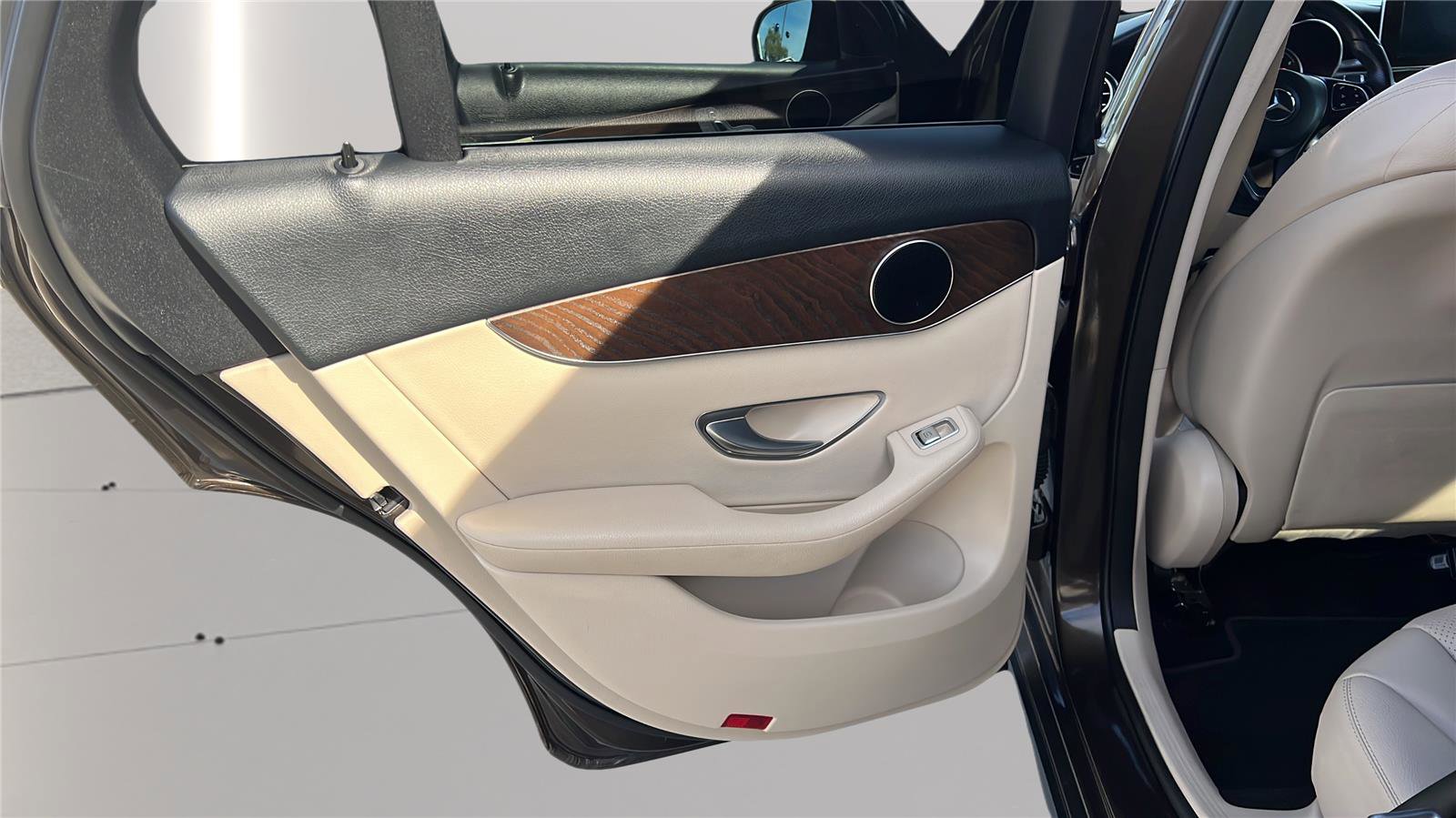 Used 2018 Mercedes-Benz GLC 300 image 18