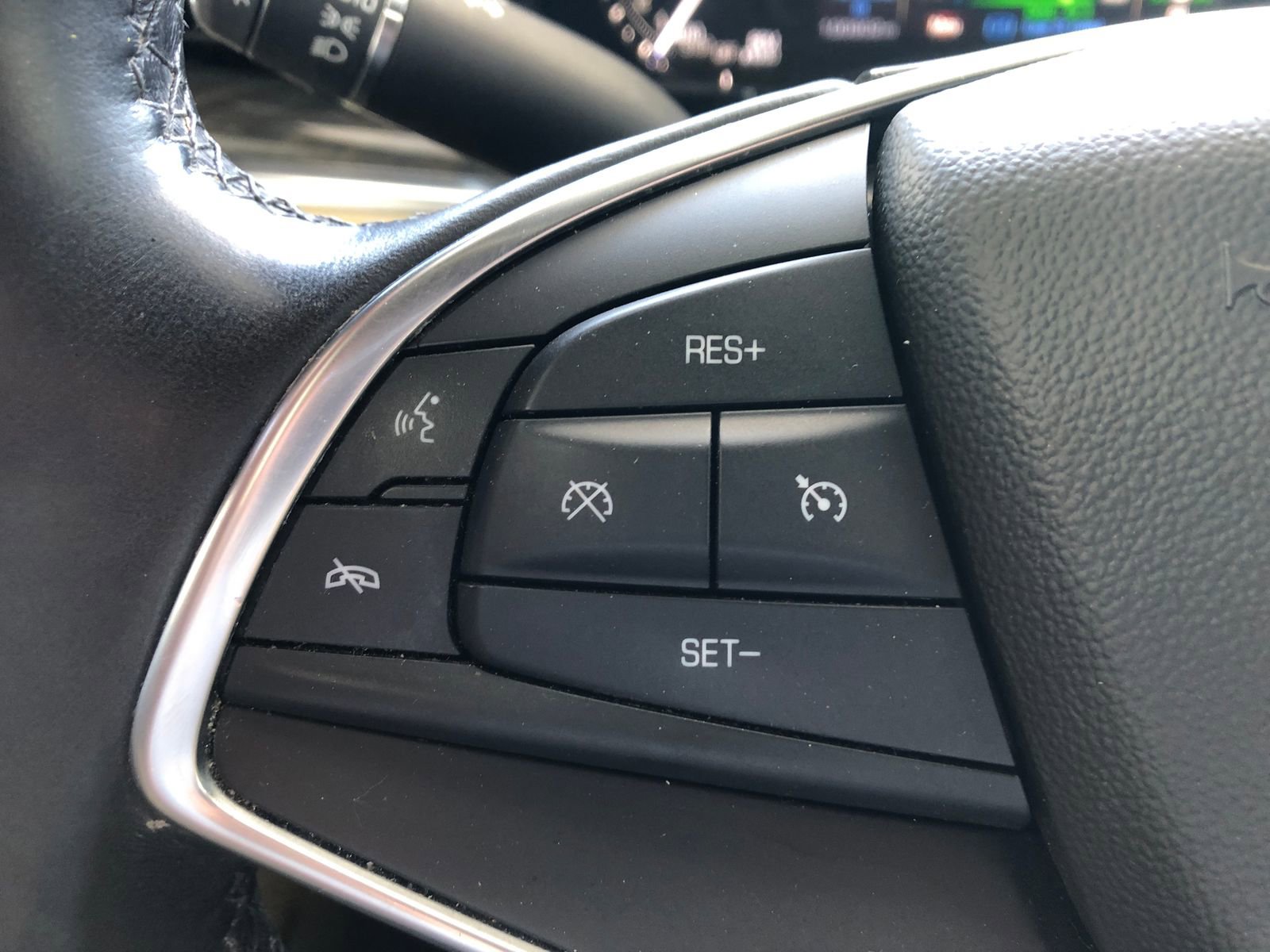 Used 2017 Cadillac XT5 FWD image 35