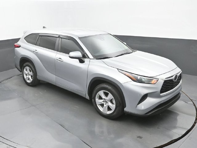 Used 2023 Toyota Highlander L FWD image 27