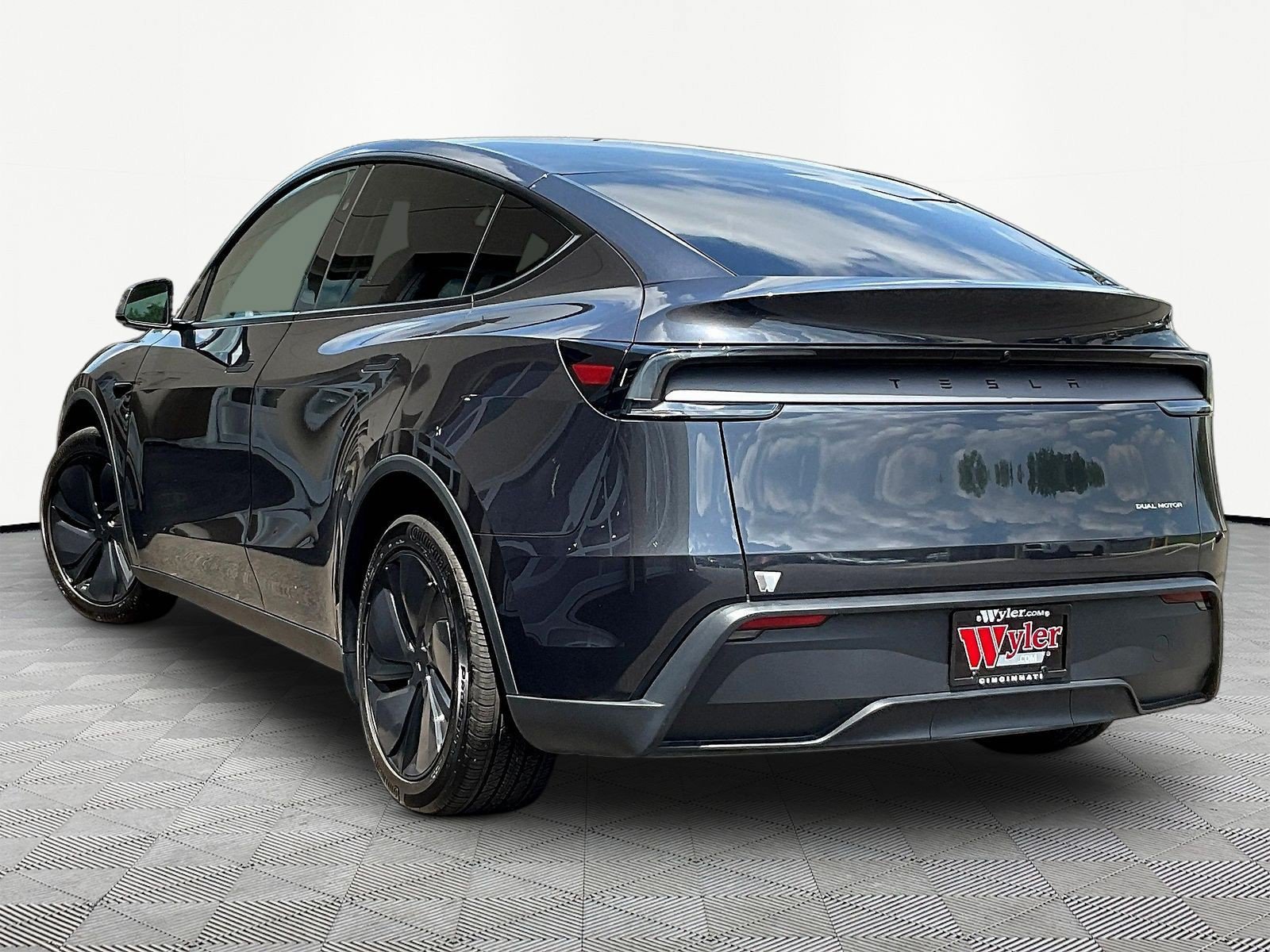 Used 2026 Tesla Model Y Long Range AWD/4WD image 4