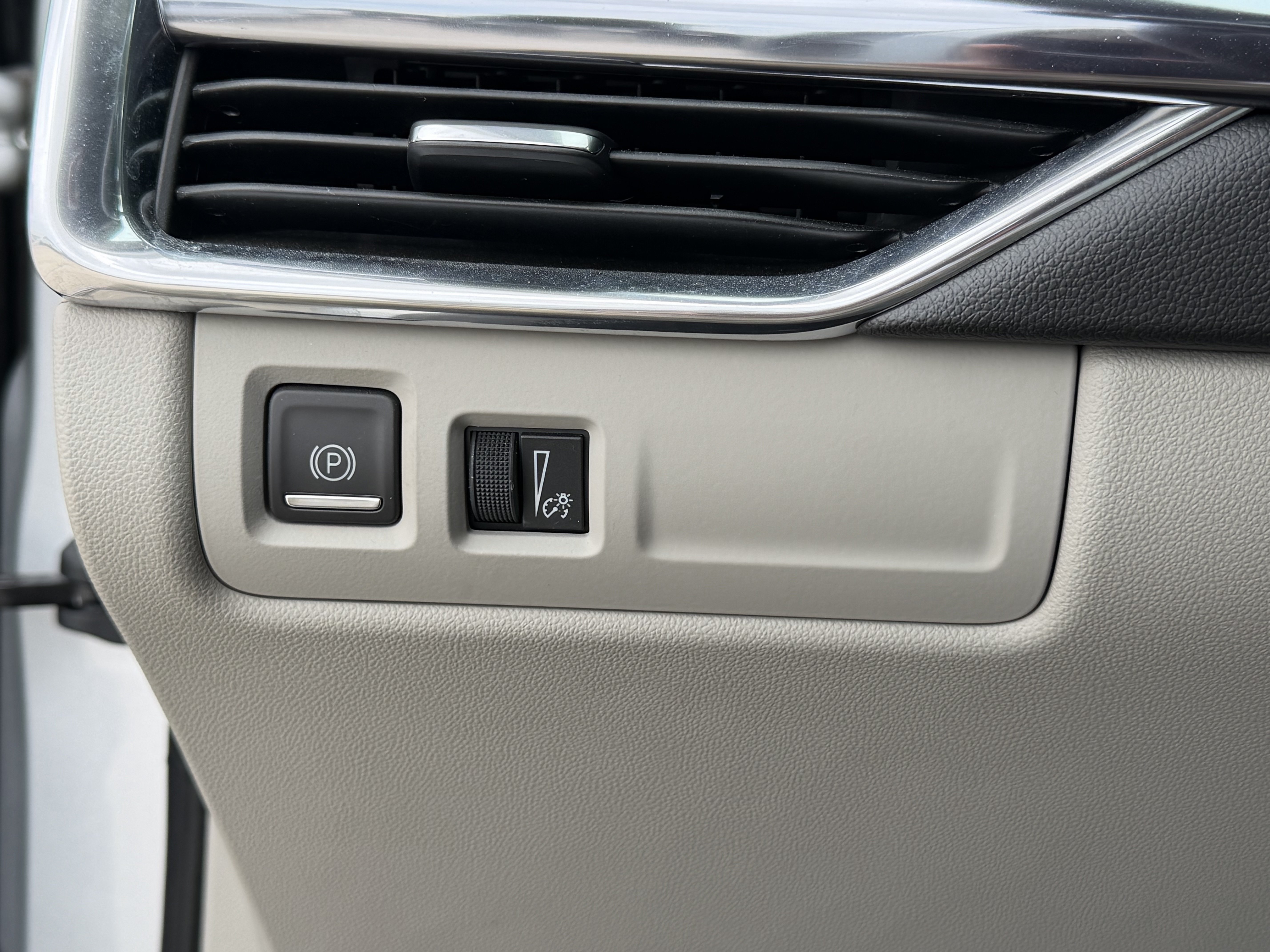 Used 2019 Cadillac XT4 Luxury FWD image 23