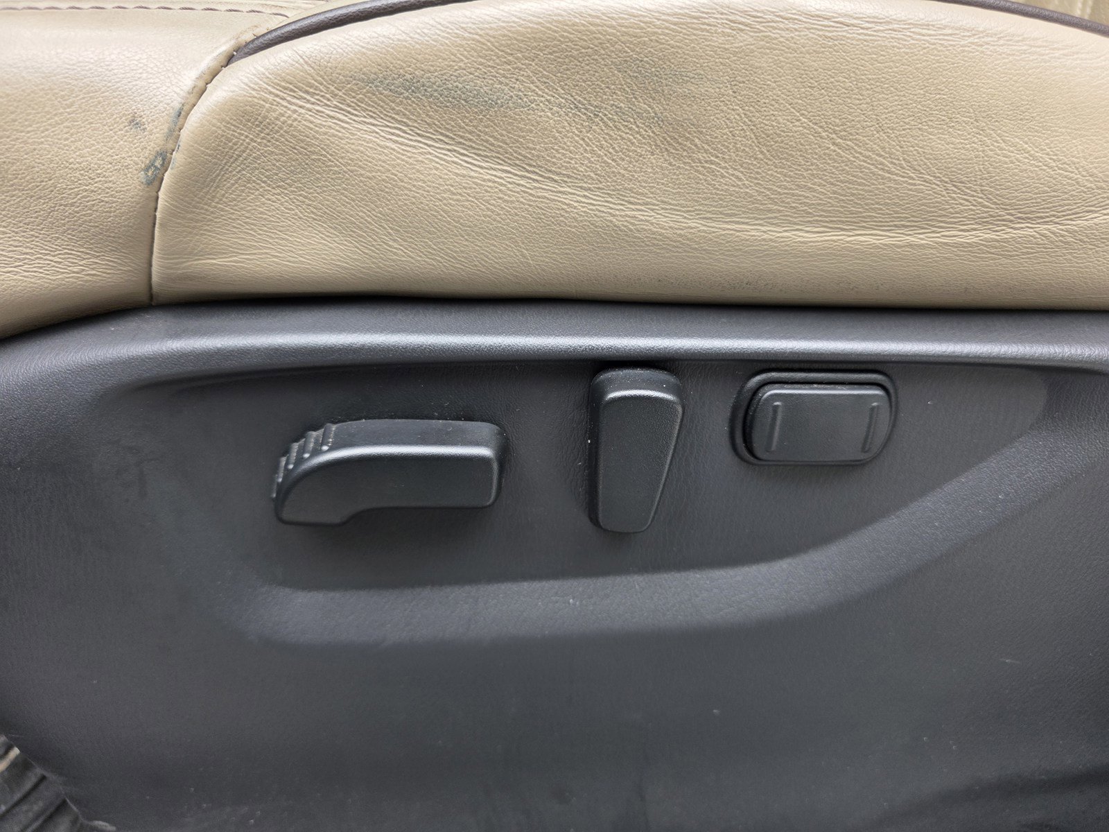 Used 2022 Nissan Armada Platinum w/ Captain's Chairs Package RWD image 13