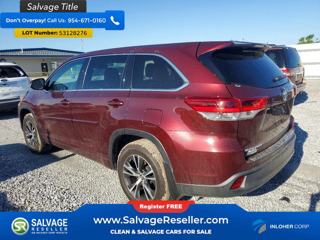 Used 2017 Toyota Highlander LE FWD image 3