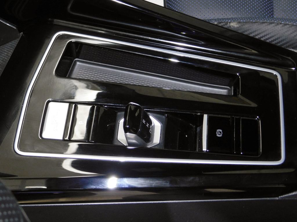 Used 2025 Volkswagen Golf R Black Edition image 43