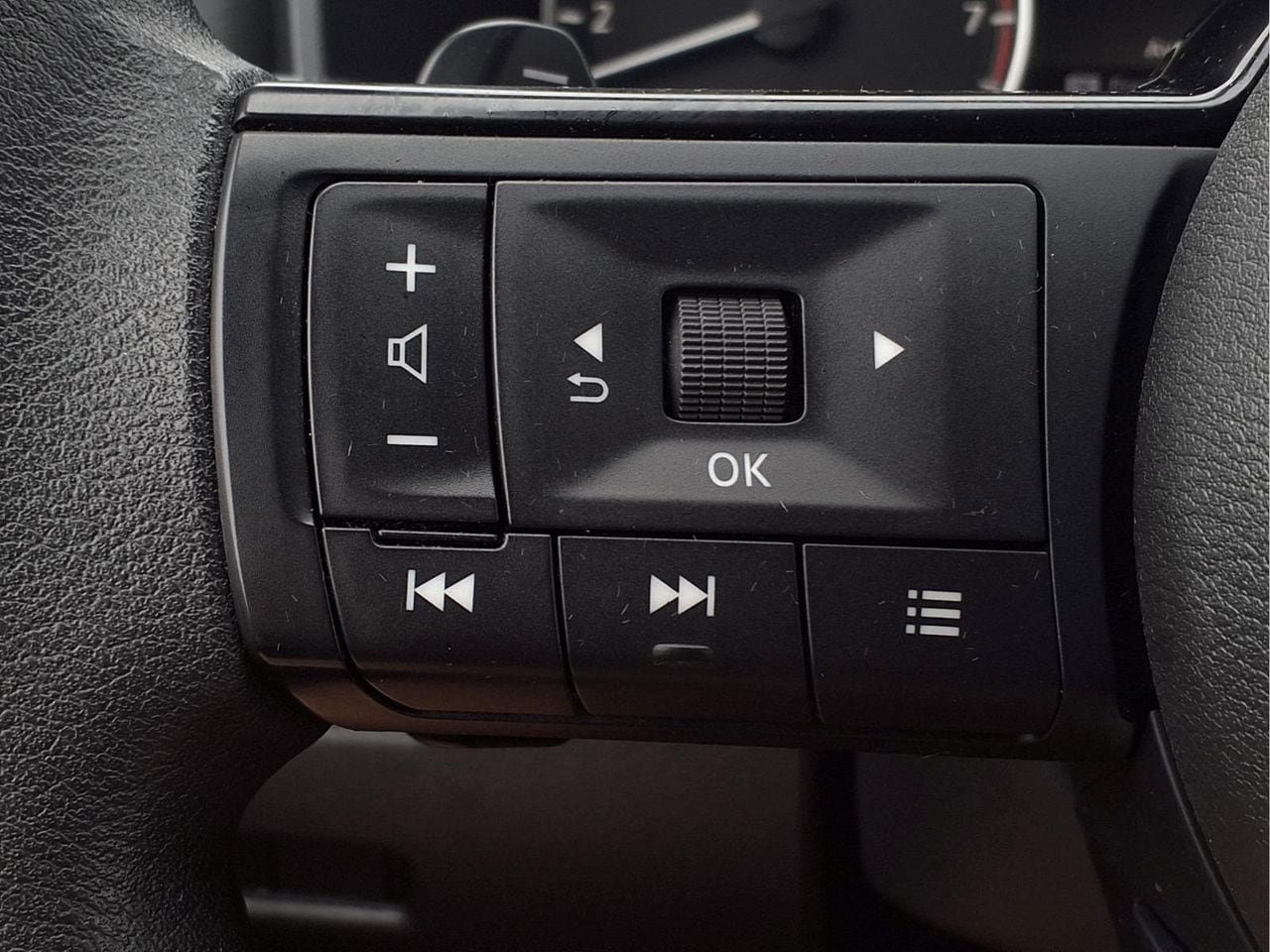 Used 2023 Nissan Rogue SV AWD/4WD image 24