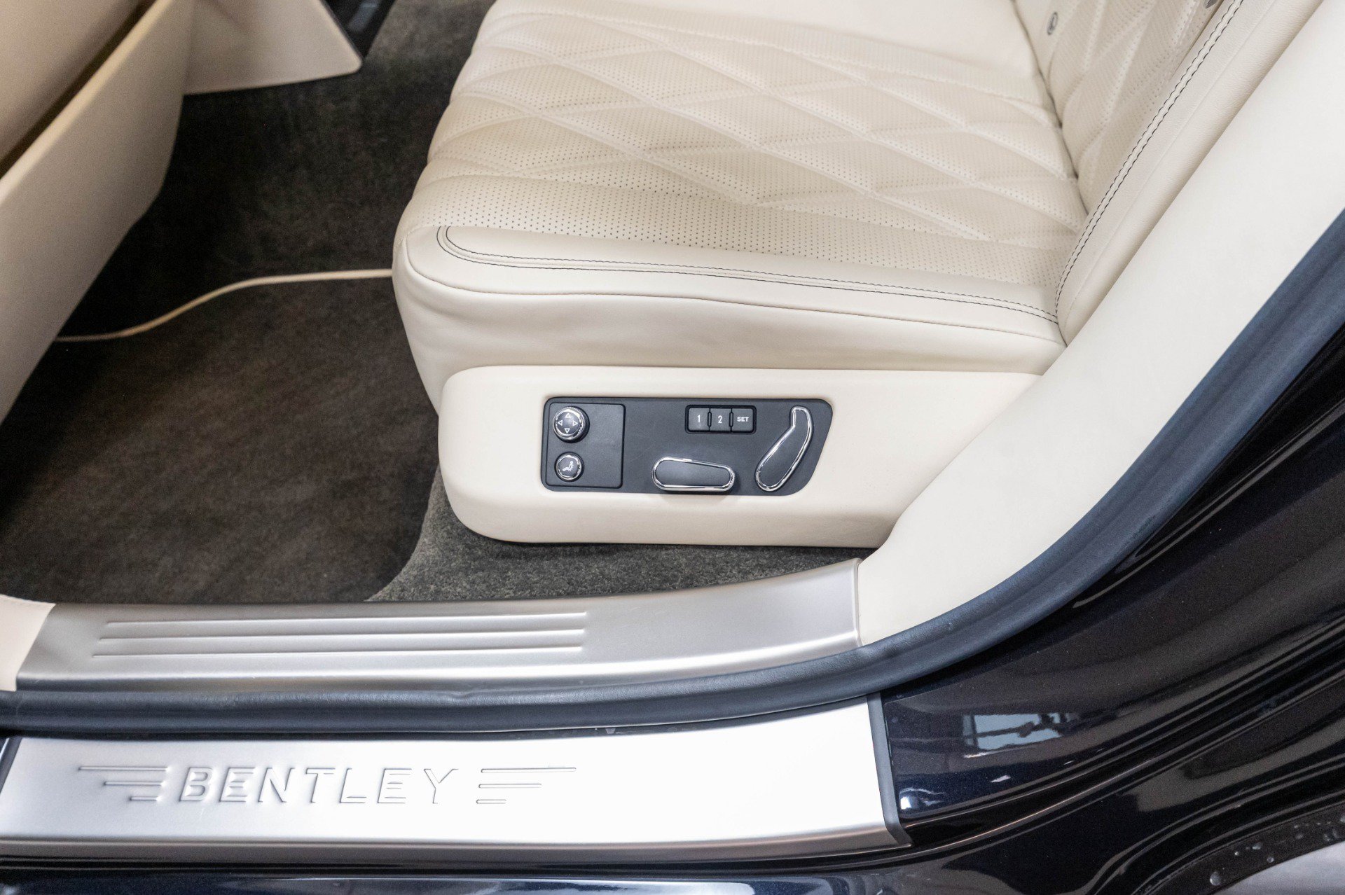 Used 2015 Bentley Flying Spur V8 AWD/4WD image 13