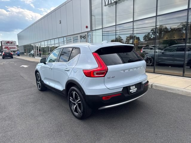 Certified 2025 Volvo XC40 B5 Core AWD/4WD image 3