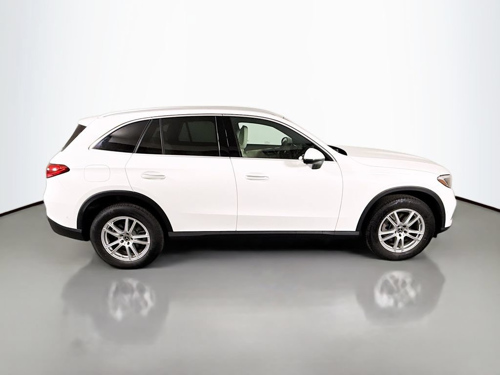 Used 2025 Mercedes-Benz GLC 300 4MATIC image 8