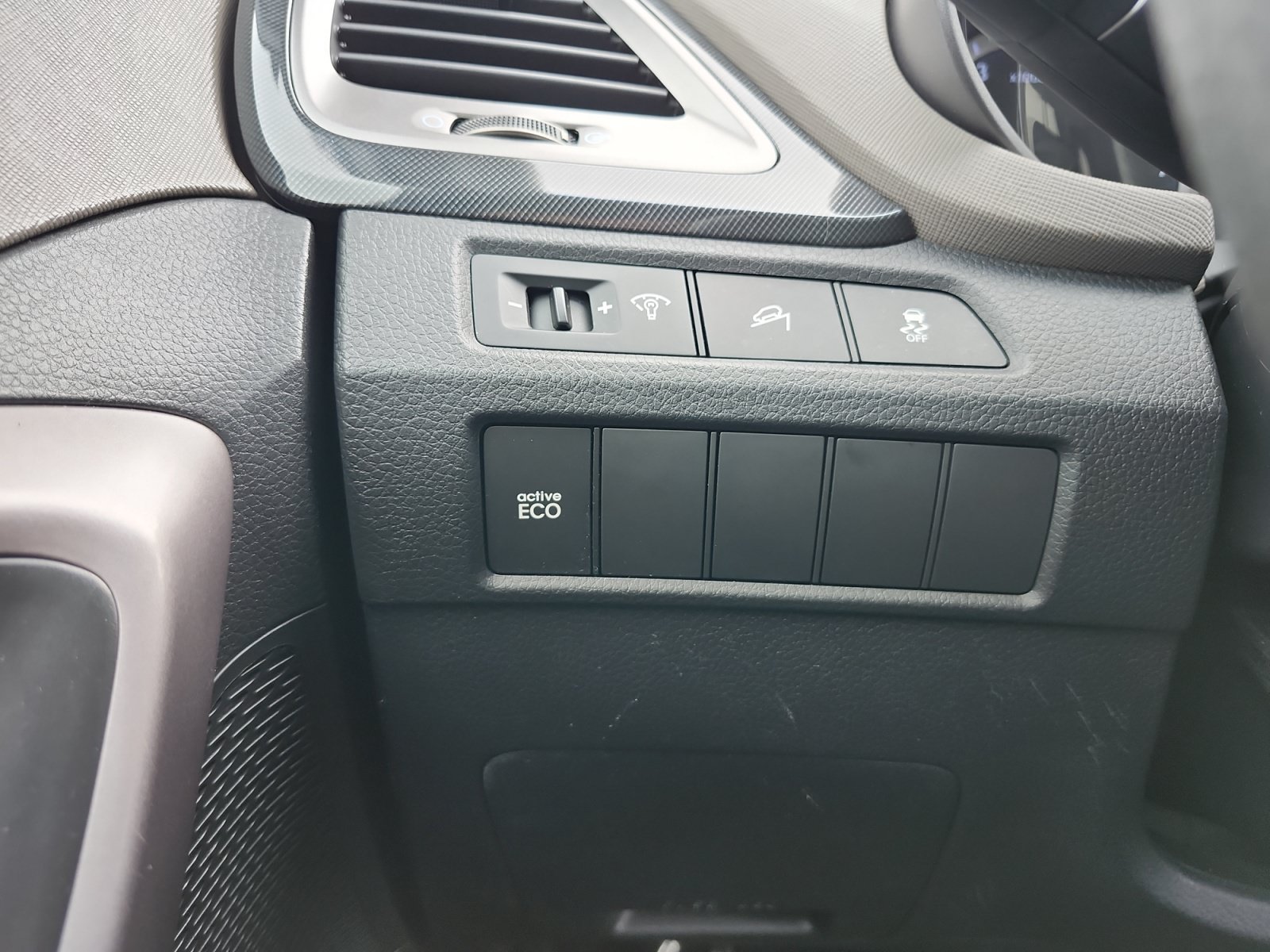 Used 2015 Hyundai Santa Fe Sport FWD image 22
