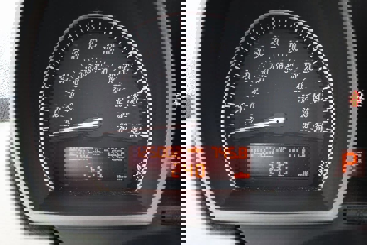 Used 2004 BMW Z4 2.5i image 9