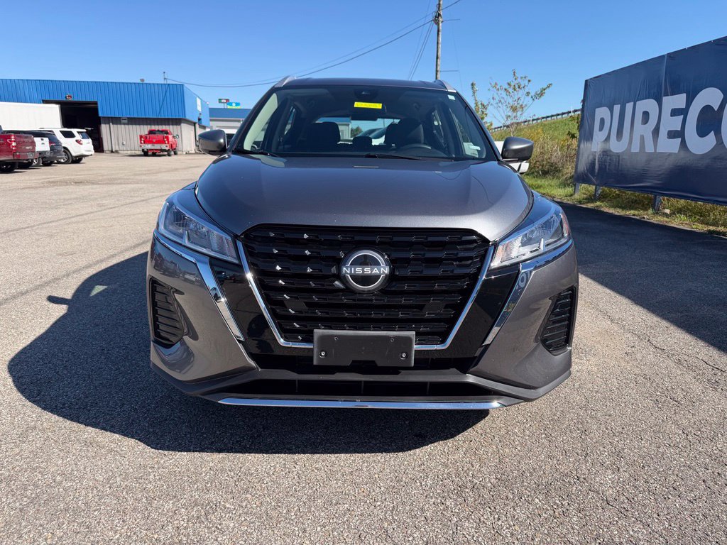 Used 2023 Nissan Kicks SV FWD image 2