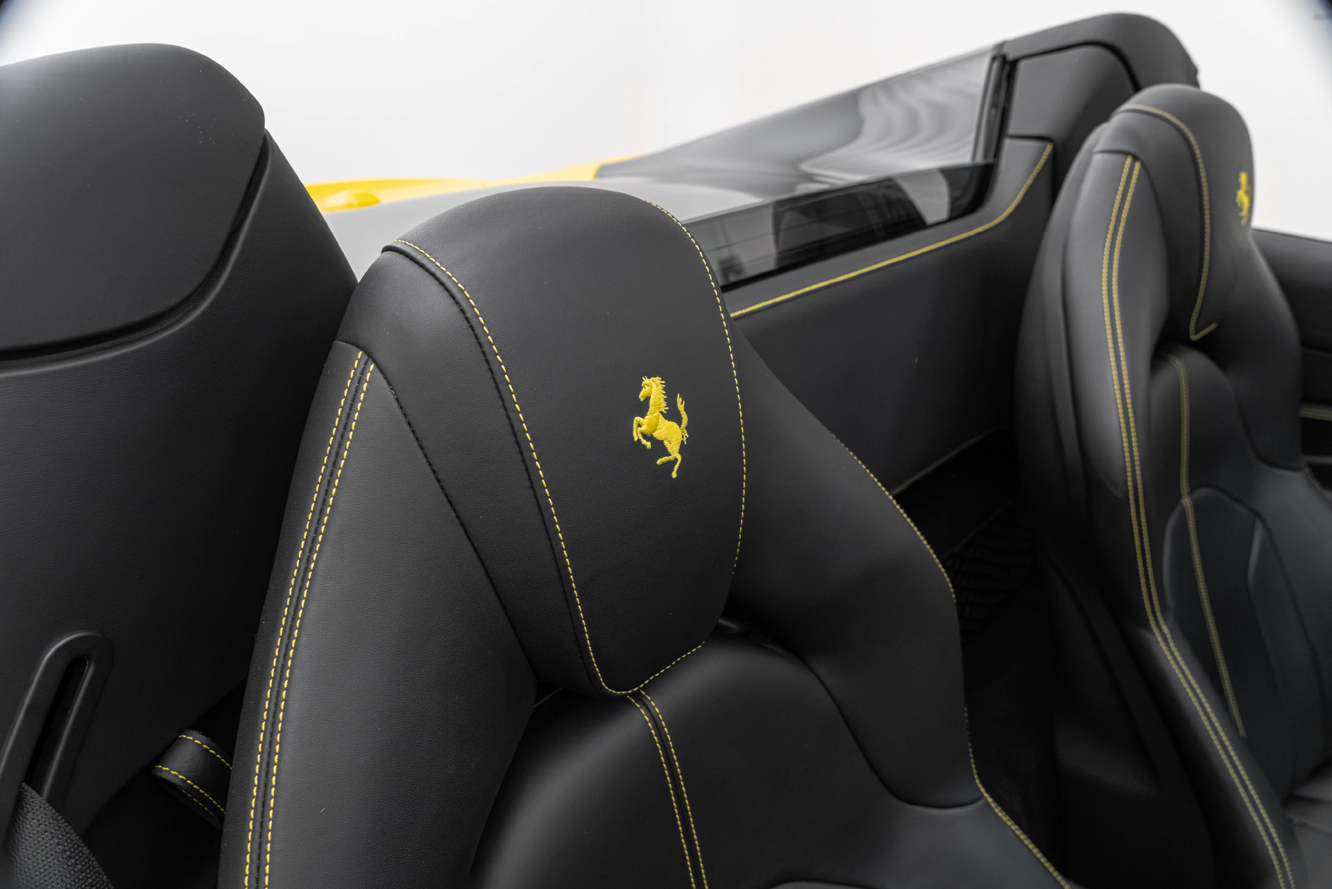 Certified 2021 Ferrari F8 Tributo RWD image 33