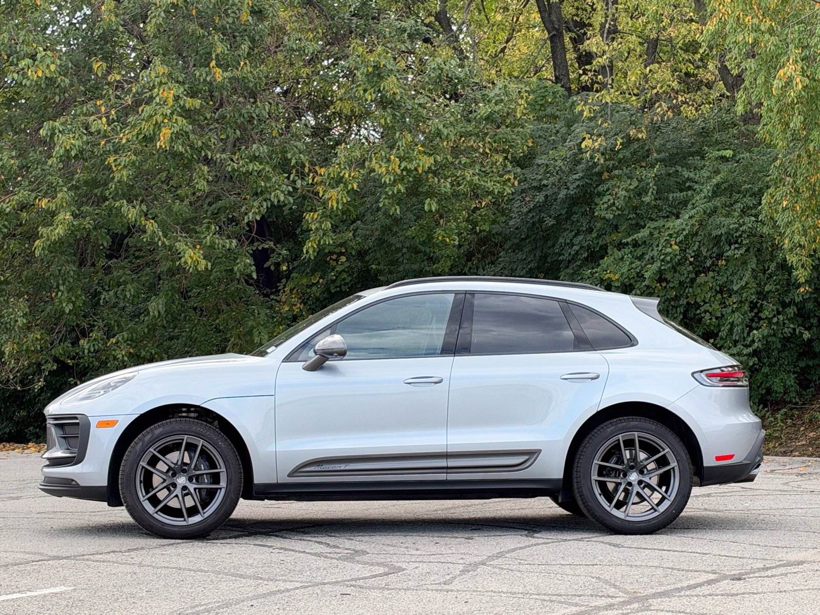 Used 2026 Porsche Macan Turbo AWD/4WD image 2