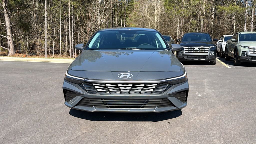 New 2026 Hyundai Elantra SE video 2