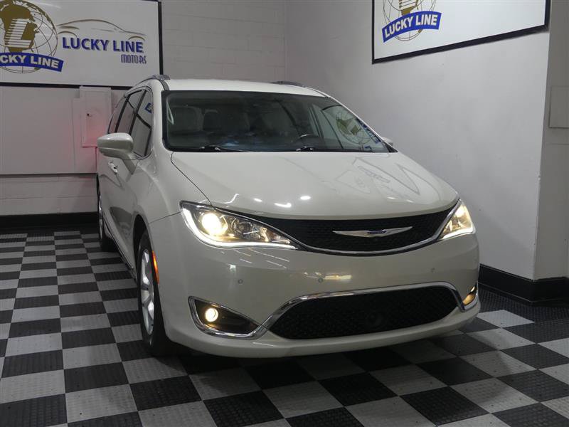 Used 2020 Chrysler Pacifica Touring-L w/ Tire & Wheel Group FWD image 5
