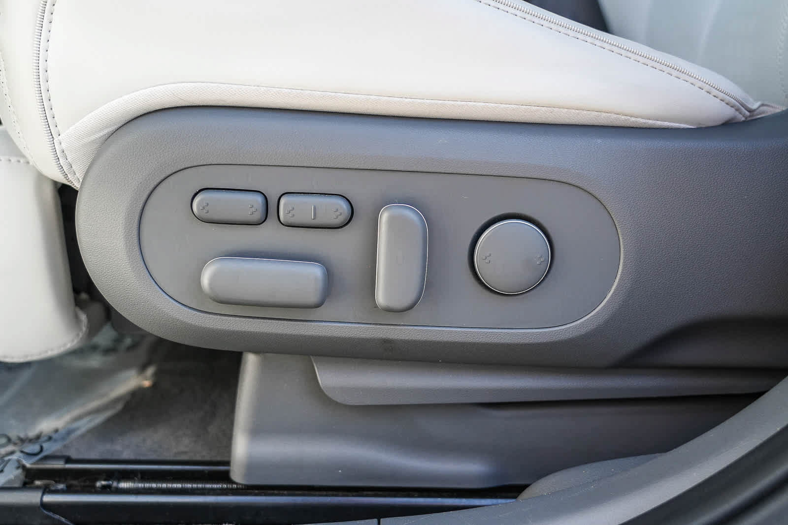 Used 2024 Hyundai Ioniq 5 Limited AWD/4WD image 22
