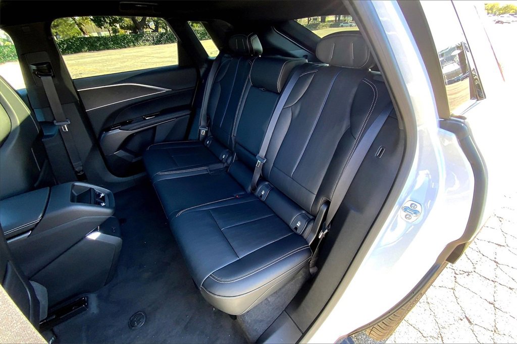 New 2025 Cadillac Lyriq Luxury image 28