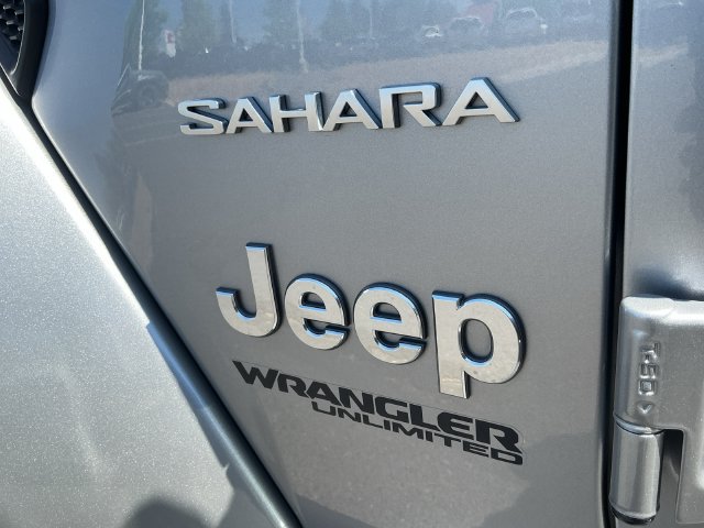 Used 2018 Jeep Wrangler Unlimited Sahara AWD/4WD image 16