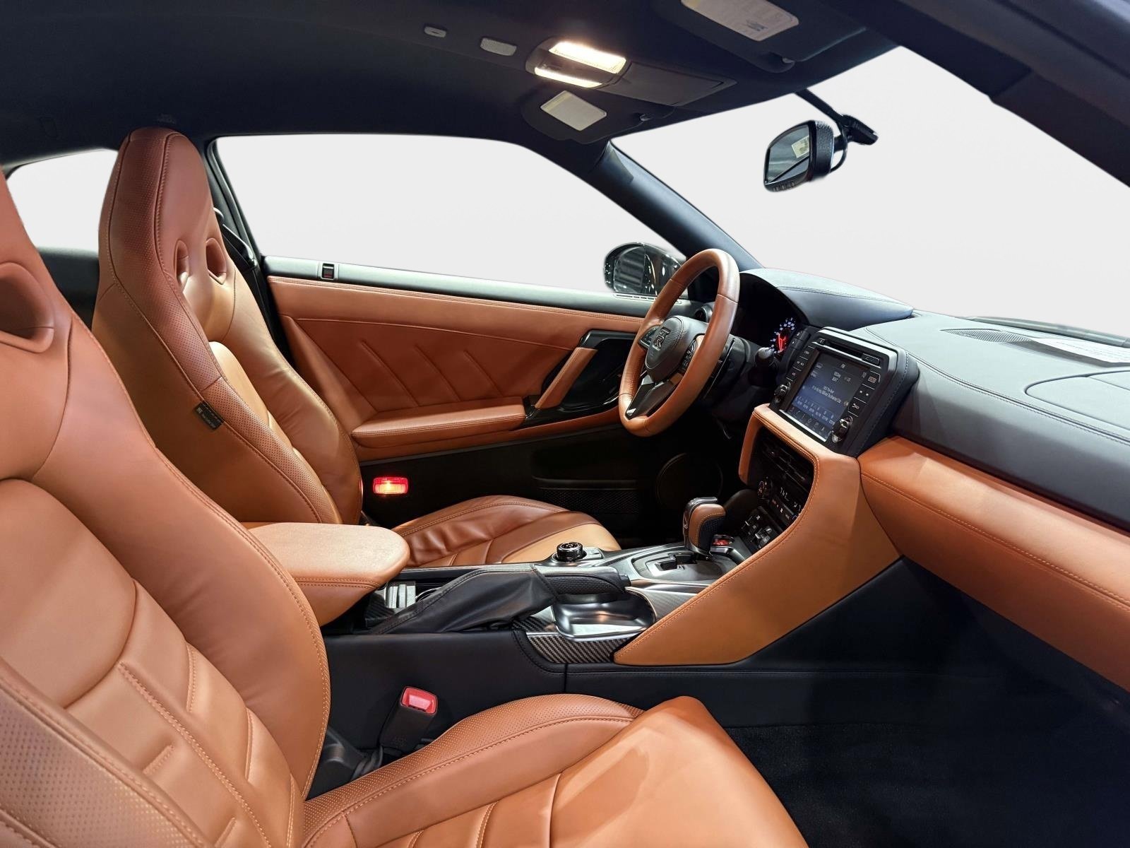 Used 2021 Nissan GT-R Premium image 46