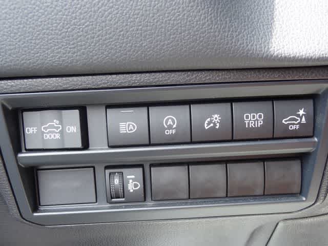 Used 2025 Toyota Tundra Limited AWD/4WD image 10
